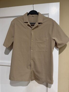 lululemon athletica Men's Short Sleeve Button-Down Shirt - Beige